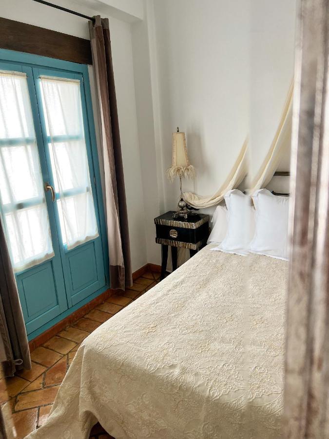 Hostal Servilia การ์โมนา ภายนอก รูปภาพ