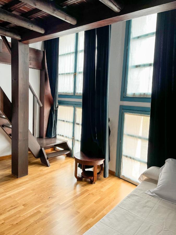Hostal Servilia การ์โมนา ภายนอก รูปภาพ