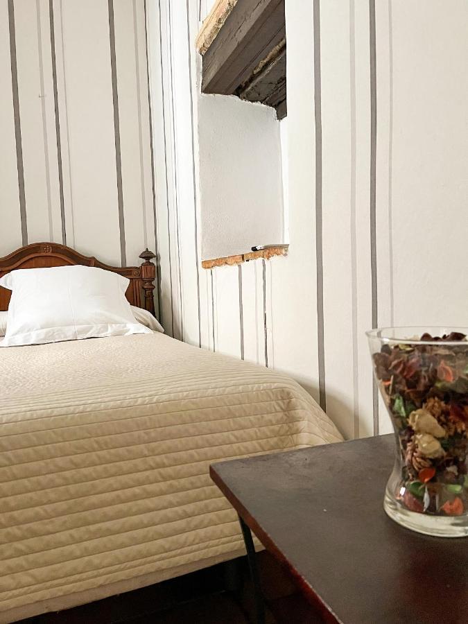 Hostal Servilia การ์โมนา ภายนอก รูปภาพ