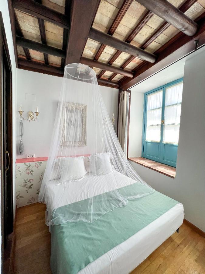 Hostal Servilia การ์โมนา ภายนอก รูปภาพ