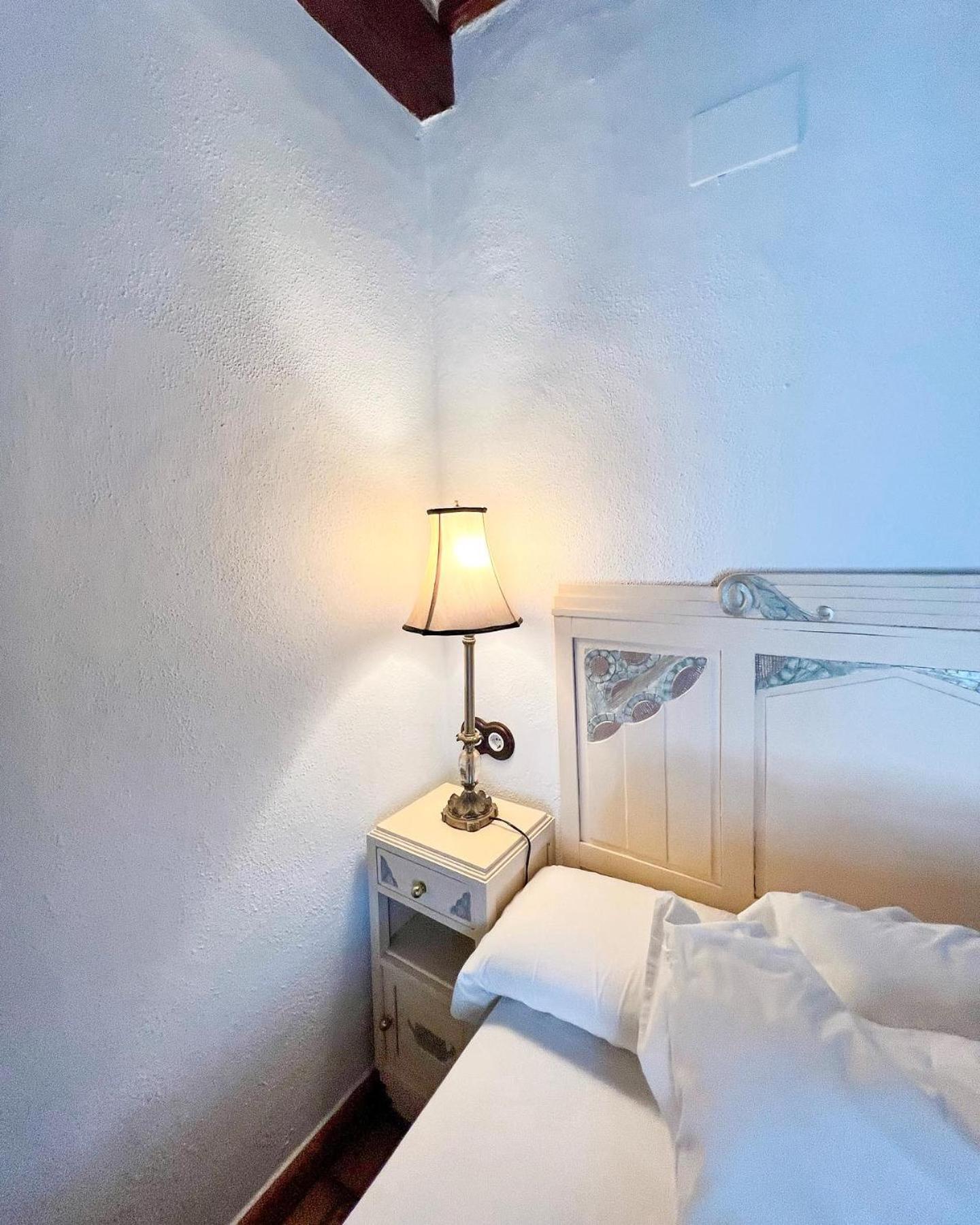 Hostal Servilia การ์โมนา ภายนอก รูปภาพ