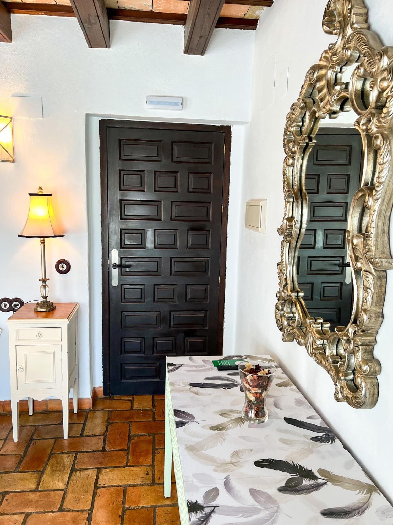 Hostal Servilia การ์โมนา ภายนอก รูปภาพ