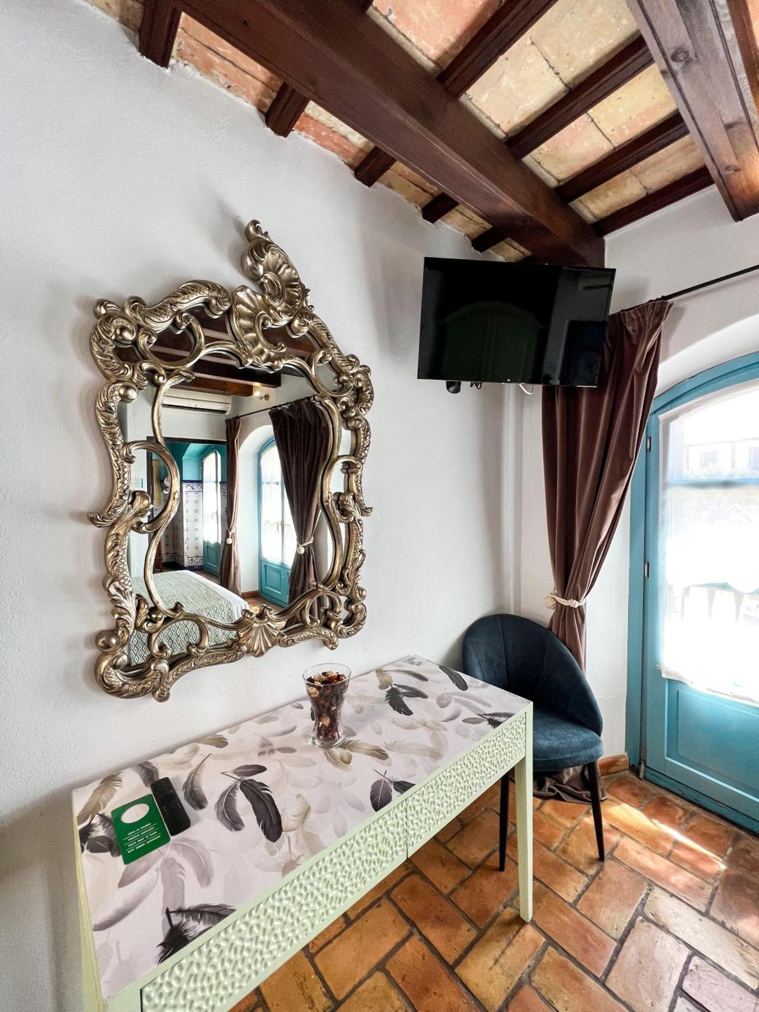 Hostal Servilia การ์โมนา ภายนอก รูปภาพ