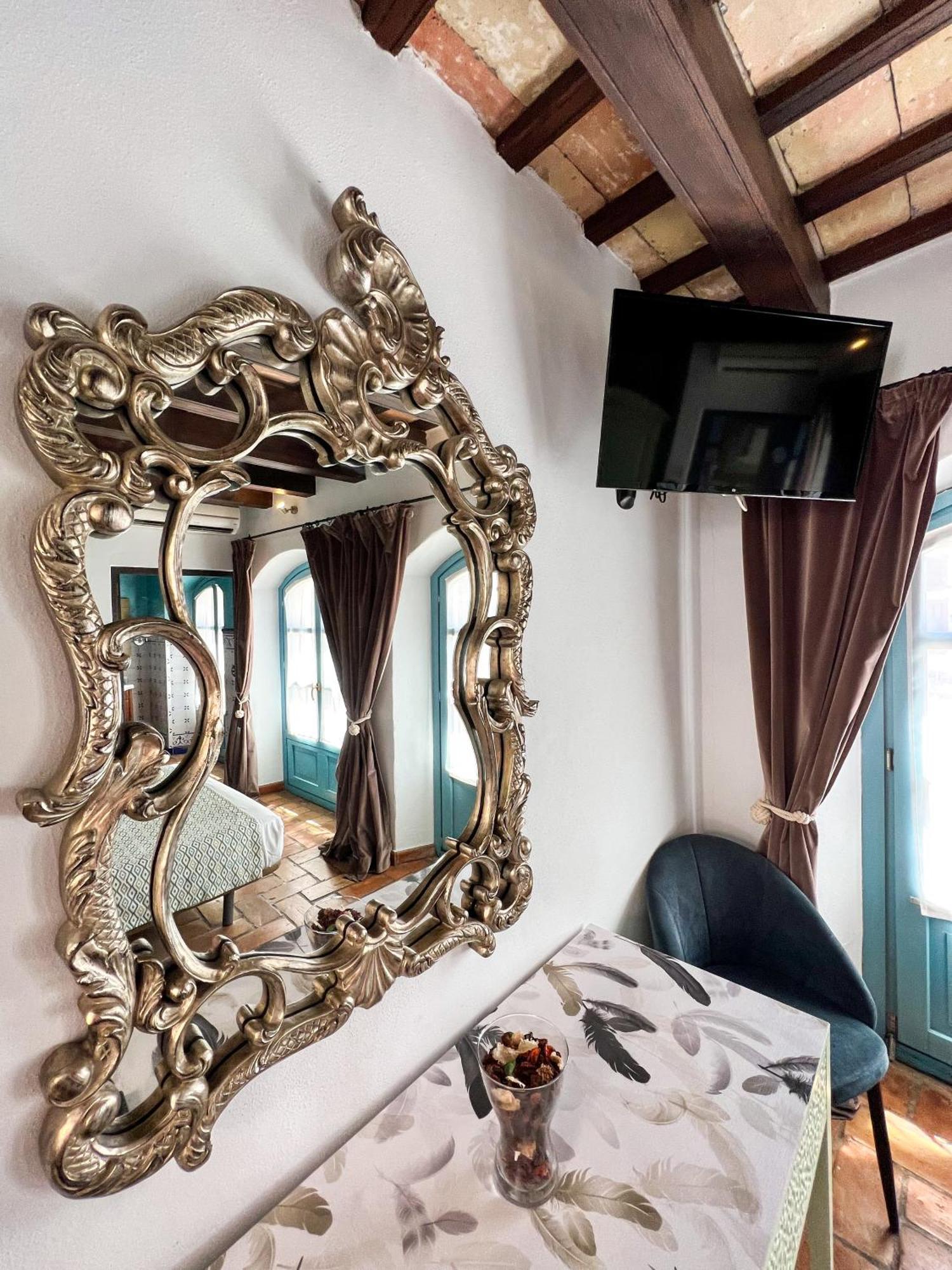 Hostal Servilia การ์โมนา ภายนอก รูปภาพ