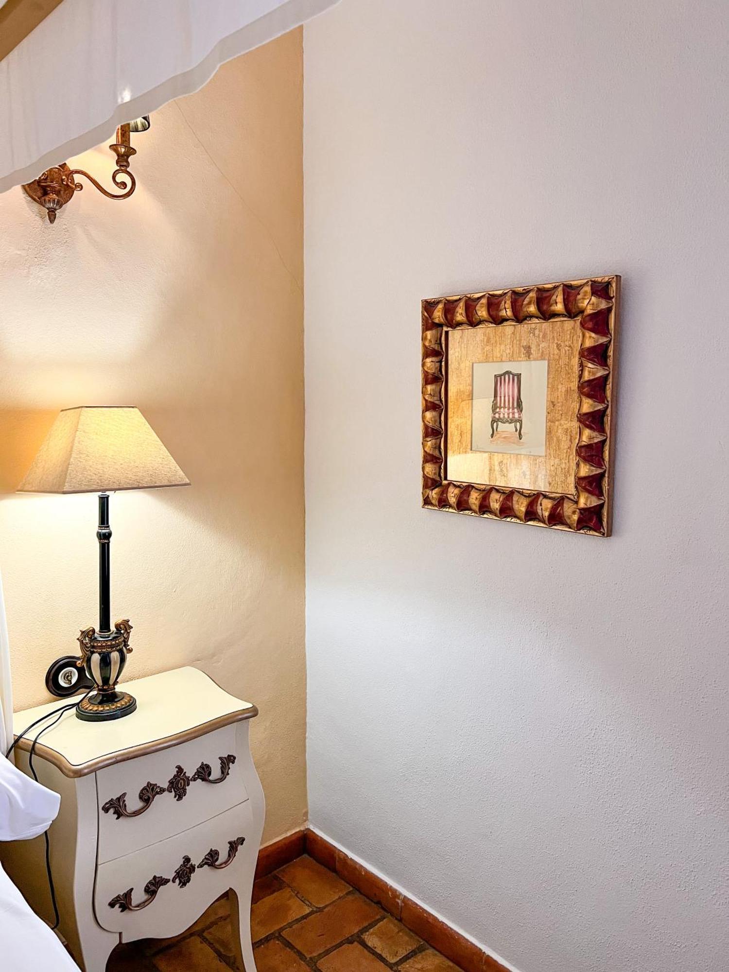 Hostal Servilia การ์โมนา ภายนอก รูปภาพ